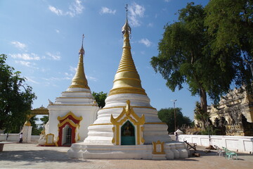 Fototapeta premium ミャンマー インワの仏教寺院