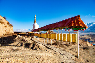 チベット寺院のマニ車