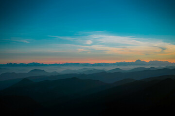 Obraz na płótnie Canvas sunrise in the mountains