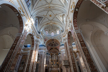 Fototapeta na wymiar Inside interior of the Cathedral of Maria Santissima della Madia (Basilica Cattedrale Madonna della Madia)
