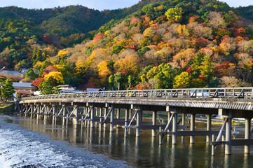Fototapeta na wymiar 秋の京都市嵐山の渡月橋02