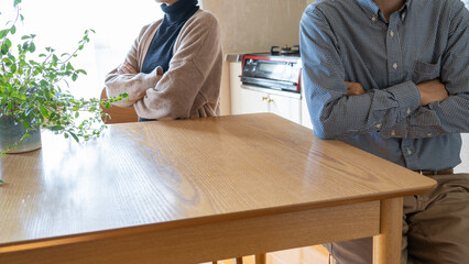 喧嘩するカップル・夫婦喧嘩