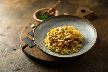 Instant noodles with peanut sauce