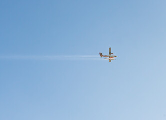 Seaplane flying at cruise altitude on its way to the destination.