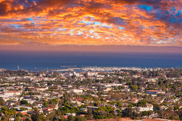 Fototapeta na wymiar Views of Santa Barbara city from the mountains