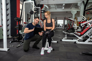 Fototapeta na wymiar happy healthy friendly male trainer conducts personal training with beautiful client.