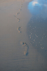 Fussspuren im Sand am strand - Fussabdruck