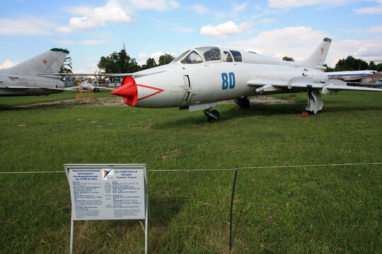 Exterior view of a Sukhoi Su-17UM "Fitter-E" variable-sweep wing combat trainer version at the Zhulyany State Aviation Museum of Ukraine