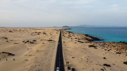 Photo sur Plexiglas Atlantic Ocean Road View of the beach with the road 