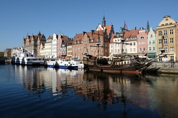 Fototapeta na wymiar Panorama of Old Town in Gdansk and Motlawa river with ships.