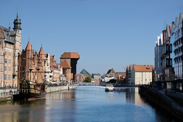 Fototapeta premium Panorama of Old Town in Gdansk and Motlawa river with ships.