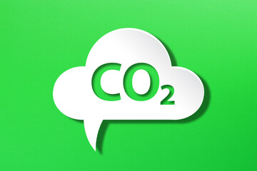 Obraz premium Carbon Emission icon with cloud shaped speech bubble on green background 