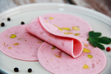 thinly sliced round pieces of meat sausage