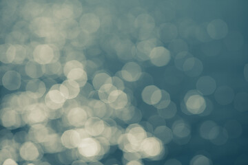 朝の水面の輝き