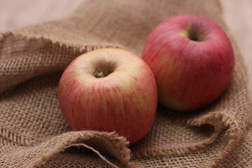 Apple, a fruit that contains vitamin C that is beneficial to the body. put on sackcloth