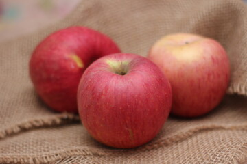 Apple, a fruit that contains vitamin C that is beneficial to the body. put on sackcloth