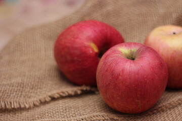 Apple, a fruit that contains vitamin C that is beneficial to the body. put on sackcloth