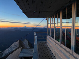 Fototapeta premium Mount Pilchuck fire lookout at sunset