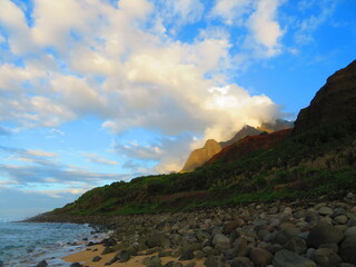 hiking the scenic shoreline in hawaii