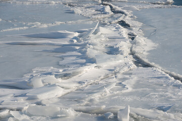 ice forms on the surface of the lake © eugen