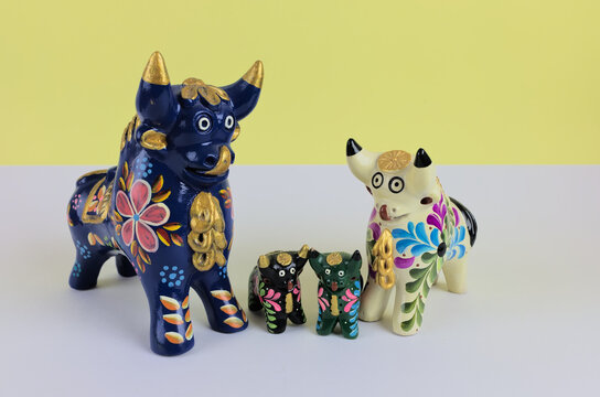 torito de pukara. toros echos de arcilla. artesania peruana