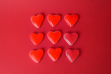 Unas golosinas de gelatina con forma de corazon para regalar en san valentin
