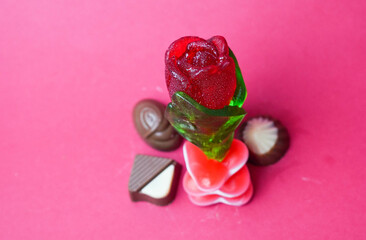 Una rosa hecha de caramelo de cereza para san valentin