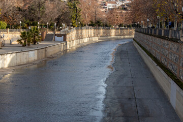 Cauce del Río Genil a su paso por Granada