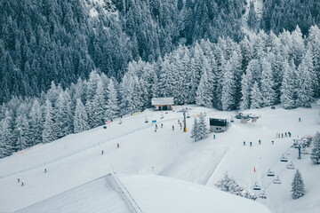Winterlandschaft in den Bergen mit Skilift  Panorama