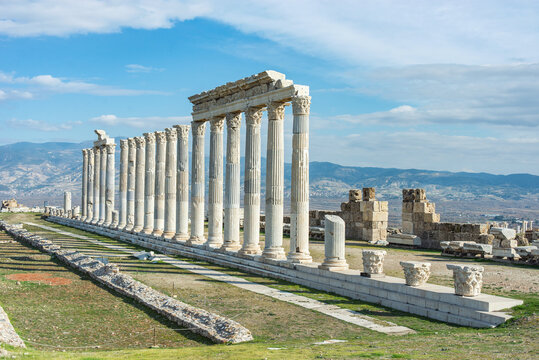 Fototapeta Ruins of the ancient town of Laodikeia is one of the cities of Anatolia in the 1st century BC. Denizli, Turkey.