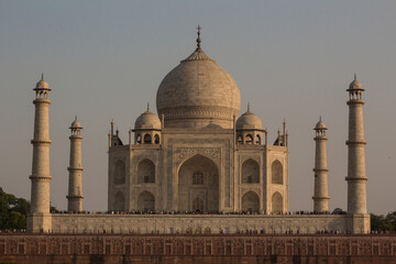 Fototapeta na wymiar Taj Mahal al atardecer