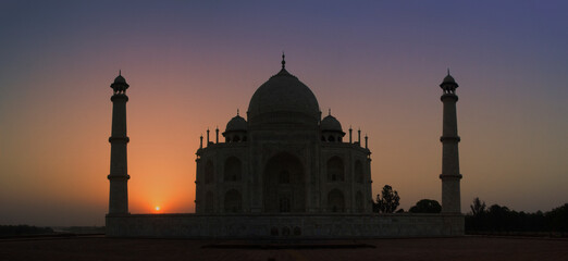 Taj Mahal al amanecer