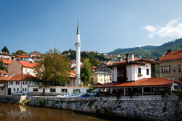 Minaret w Sarajewie - obrazy, fototapety, plakaty