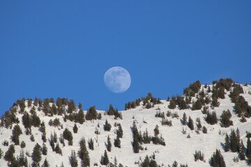 moon in the mountains