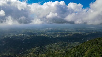 Nubes y Montañas