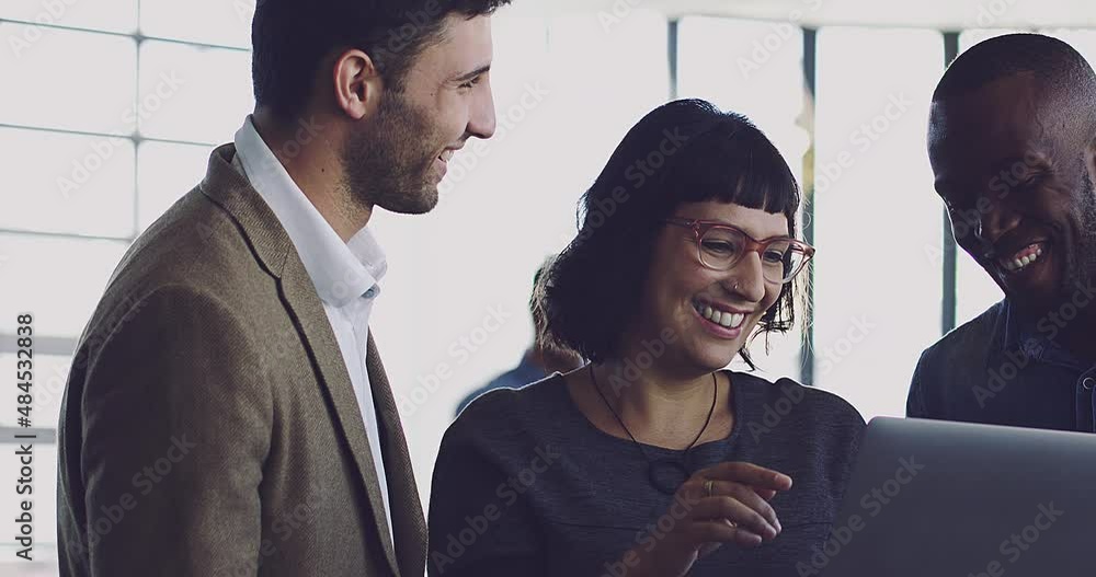 Poster Cheerful diverse businesspeople talking and using a digital tablet in the office. Diverse group of happy business colleagues brainstorming, laughing and using a digital tablet during a meeting