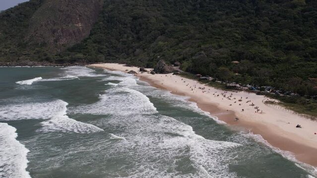 Uma pequena faixa de areia com 700m de extens&atilde;o de mar forte, localizada no fim da praia do Recreio. A praia preferida dos surfistas, com ondas perfeitas e ...PRAINHA RIO DE JANEIRO 