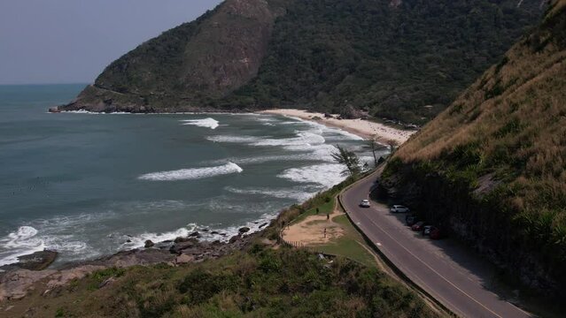 Uma pequena faixa de areia com 700m de extens&atilde;o de mar forte, localizada no fim da praia do Recreio. A praia preferida dos surfistas, com ondas perfeitas e ...PRAINHA!