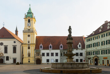 Fototapeta na wymiar Buildings and fountain on Main Square in Bratislava historic city center