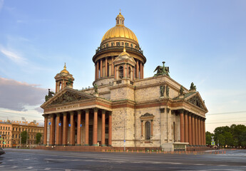 Obraz premium St. Isaac's Cathedral in the morning