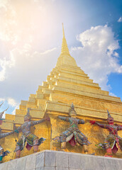 Naklejka premium Giants carrying a pagoda base of Golden pagoda in Wat Phra Kaew (Temple of the Emerald Buddha) and the Grand Palace in Thailand