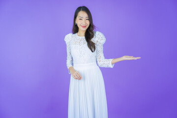 Naklejka premium Portrait beautiful young asian woman smile with action