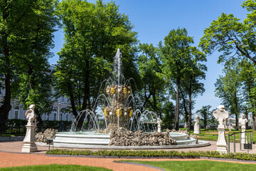 Fototapeta premium Crown Fountain in the Summer Garden in St. Petersburg. Russia