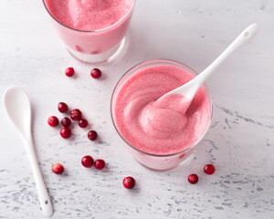 Vegan cranberry mousse with semolina and fresh cranberries - 484588017