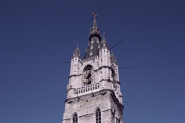 El campanario de Gante una antigua torre medieval en el antiguo centro de la ciudad de Gante. La...
