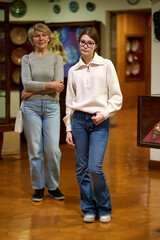 Young women waching arts at the museum.