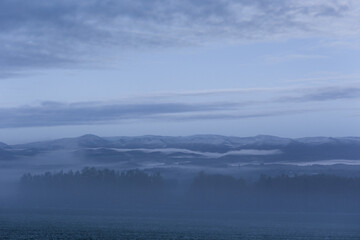 Obraz premium 10月の北海道、夜明け前の美瑛・日本