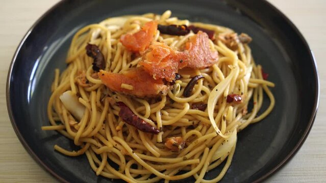 stir-fried spaghetti with salmon and dried chilli - fusion food style