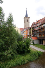 Turm der Ägidienkirche und Krämerbrücke in Erfurt
