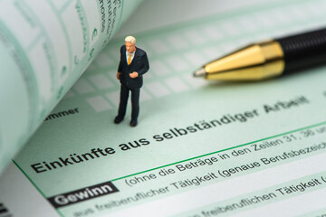 Steuererklärung für Finanzamt mit Formular